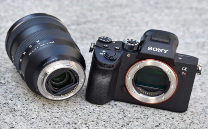 Объектив предназначен для использования на полнокадровых беззеркальных камерах Sony
