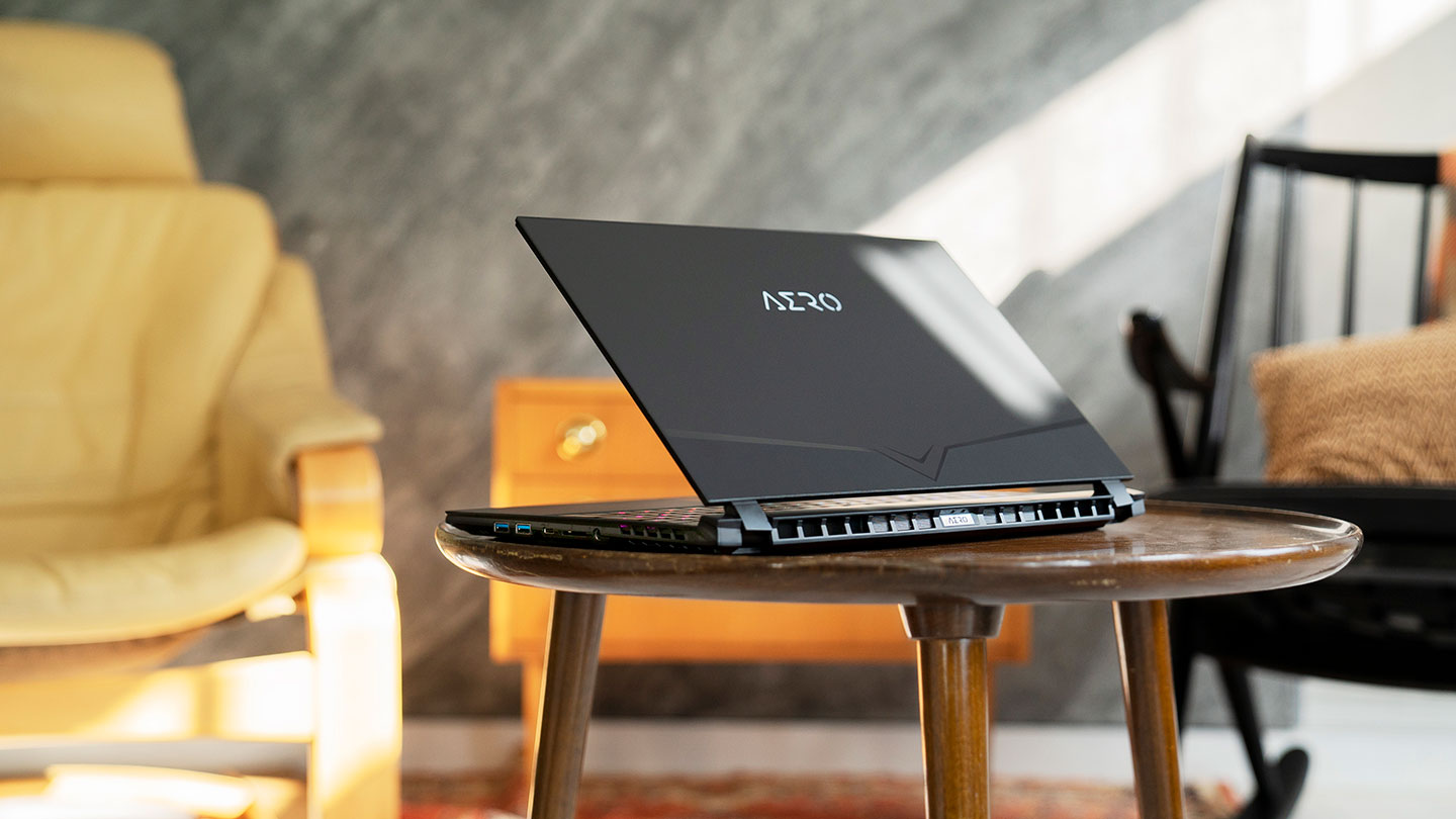 Оптимальный ноутбук для работы и развлечений —  Gigabyte Aero 15 OLED XC